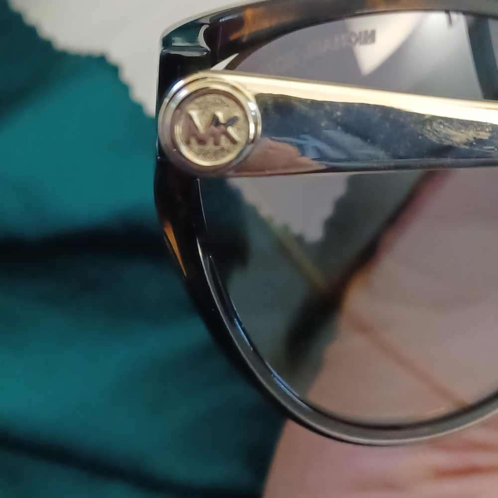 Michael kore sunglasses - Picture 2 of 5